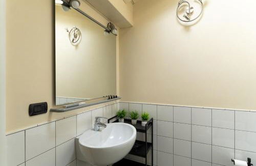 BolognaCentro 9 People Loft Private Lift and Terrace - Photo 21