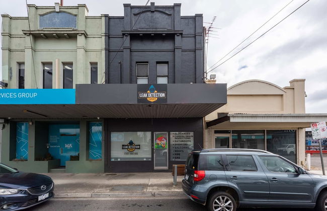 Unique 2BR Converted Storefront APT in Alphington! - Foto 14