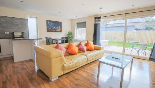 Stylish Modern Newly Built Apartment 15 min From City Centre - Foto 2