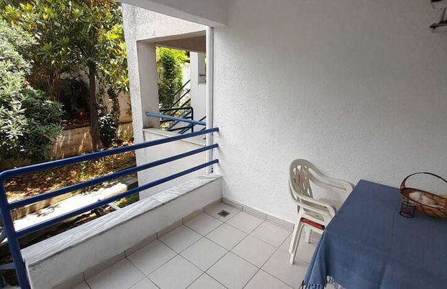 Impeccable 2-bed House in - Photo 31