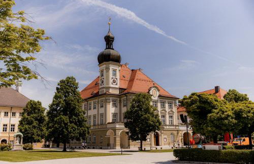 C4S COME4STAY Altötting - 3-Zi Whg I Zentrale Lage I Parkplatz I Balkon I WIFI I SmartTV I 1 Kingsize, 1 Queensize Bett I Office Arbeitsplatz I Wohnbereich mit Couch und Essbereich I voll ausgestattete Küche I Nespresso - Foto 37