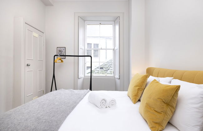 JOIVY Iconic Cockburn Street 4 Bedroom Apartment: Heart of Old Town - Foto 63