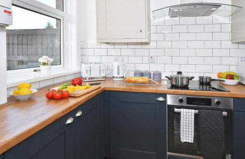 Orion House - sleeps 6, driveway, garden - Photo 23