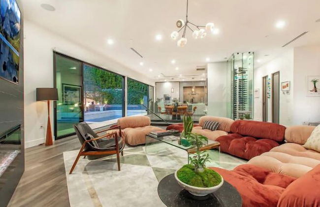 Willow Glen - Hollywood Hills Multi-level Villa With Theater & Pool - Photo 57