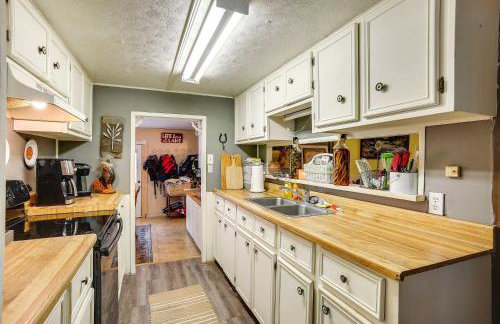 The Whacky Shack Family Cabin with Fire Pit! - Photo 9