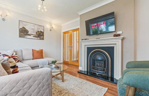 M54 Luxury Escape Sleeps 7- 4 Beds Off M54 - Driveway Parking- RAF Cosford Telford Albrighton Oxley Staffordshire -JLR Wolves Stafford I54 Business Park- 10 Mins to M6- 45 Mins to NEC and BHX Airport Regular & Long Work Stays available - Samina- ARZ Stays - Foto 16