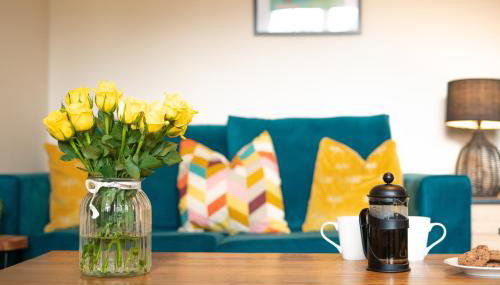 Central location -3 Beds, 2 baths , off-street parking, fast Wifi, sleeps 7 - Foto 2