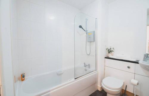 Top-Floor 2-Bed Near Braehead - Foto 7