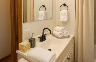 5BR Accessible Valley & Lake View Home Near Cornell - Sleeps 10 - Foto 18