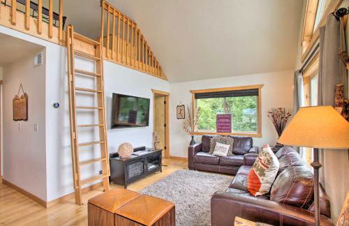 Waterfront Cabin with 2 Boat Docks and Mtn Views! - Foto 4