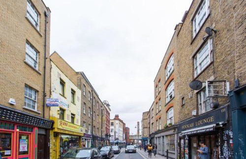 Shoreditch Cinema & Sauna retreat- 2BDR House with Garden & Games Room - Sleeps 6 - Photo 40