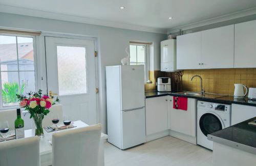 Fully accessible bungalow by the Beach - Photo 4