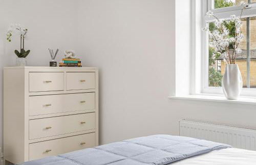 Elegant Garden Apartment, Private Parking & EV Charger, Walk to Town - Foto 10