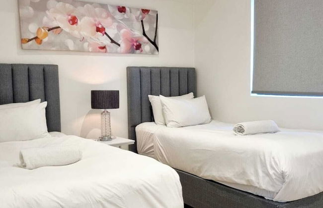 The Island Club by Smart City Stays - Photo 5