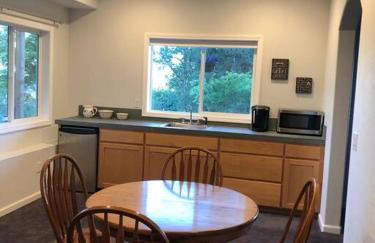 2 Bedroom Suite: Views, Private Entrance, EVchgr - Foto 8