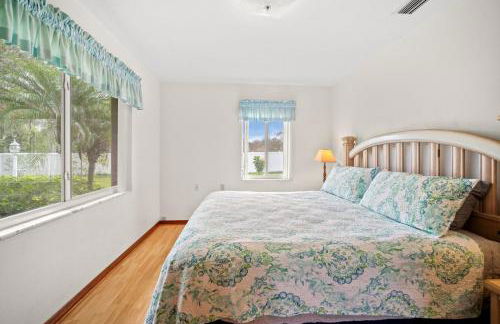 Family Pool Home • Sleeps 8 - Foto 12