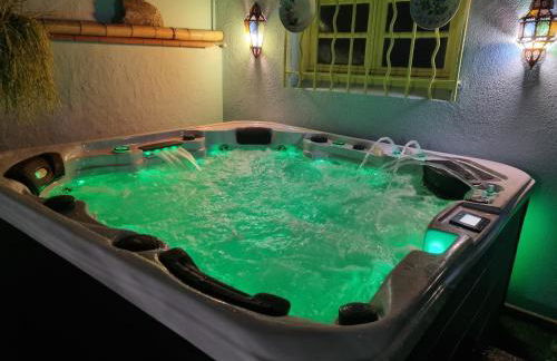 Appartement avec piscine et jacuzzi à 50mètres de la plage et 5min de l'allée des Pins - Photo 1