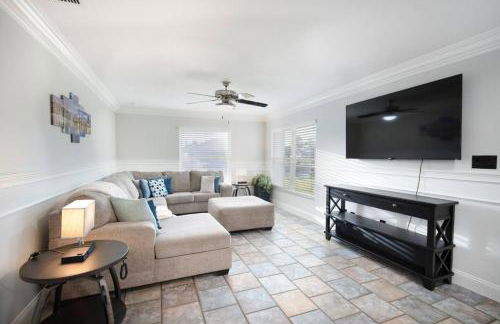 Family Home with Pool, Game Room, and Grill Near Disney - Foto 35