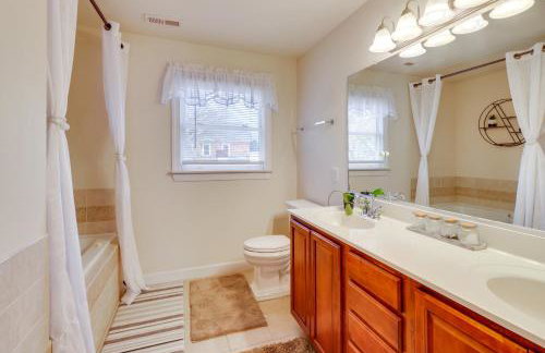Centrally Located Hampton Roads Home w/ Game Room! - Foto 16
