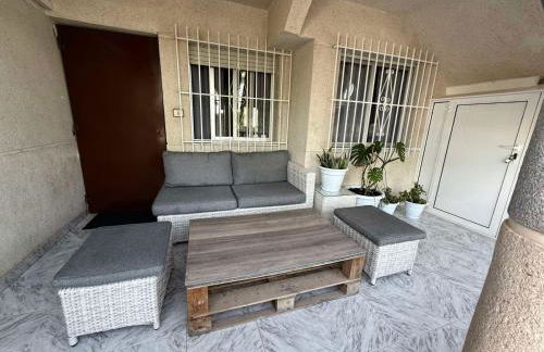 Bungalow with a pool and a terrace - Foto 49