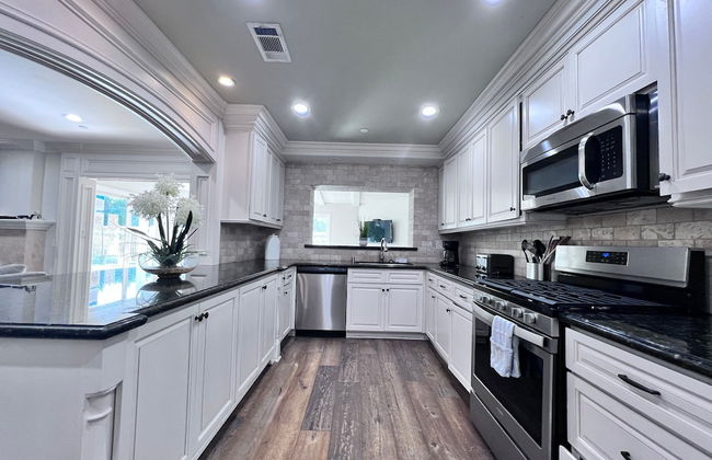 Sensational 6 Bedroom 4 Bathroom Pool Home (3 Master Bedrooms W/bathrooms) - Foto 17