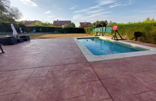 Disfrutar y relajarse en el Robledal - Foto 44