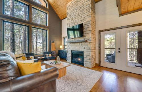 Serene Broken Bow Cabin with Hot Tub and Fire Pit! - Photo 5