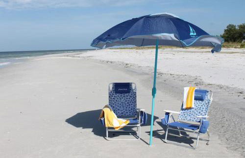 Pet friendly, Heated Pool, close to many beaches, monthly New Vacation Villa - Foto 1