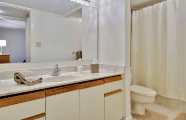 Direct Oceanfront With Private Staircase To Beach Prestigious Islamorada Condocomplex 2 Bedroom Condo by RedAwning - Photo 9