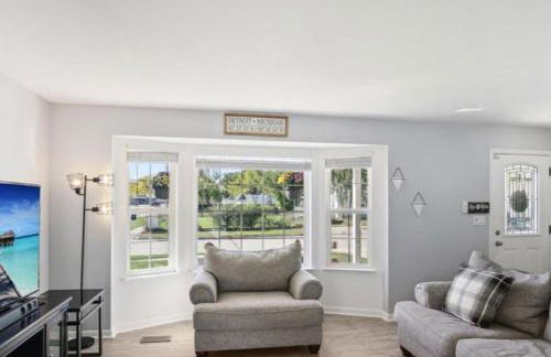 Newly Luxury Dream Home With 4 Bedroom 2 Full Bath, Full Body Massage Chair, 65Inch TV, Nice Deck, Fenced Backyard, Private Gym - Foto 16