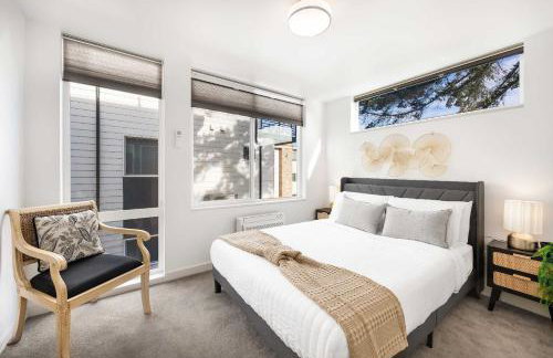 Designer Fremont Retreat w Mount Views & Office - Photo 16