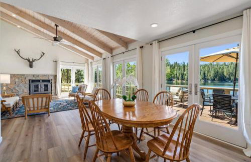 Lakefront Villa with 180 degree view private dock and boats - Foto 26