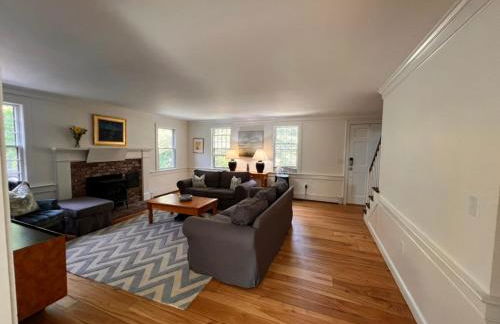 5 bedroom Cape with a pool and large yard - Foto 18