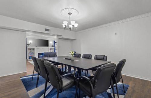 5BR Historic Home 5 min to Downtown Dallas with Large Balcony, 2 Dining Areas, 3 Fireplaces & Soaking Tub - Foto 7