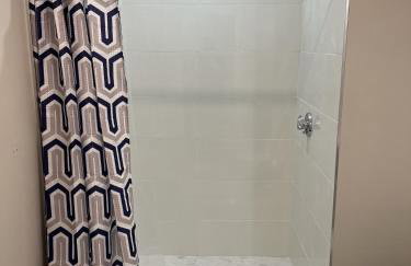 Downtown Apt King Beds Mins to Salem - Photo 8