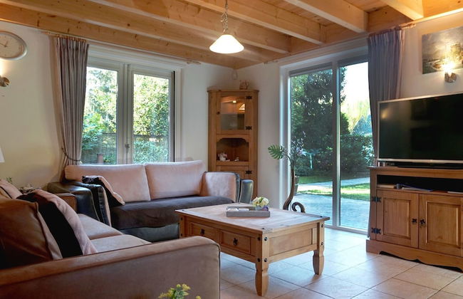 Terrace Apartment With Lush Garden - Photo 11