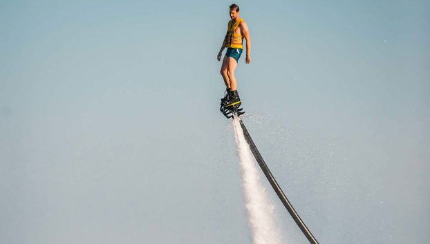 Flyboard na costa sul de Mykonos