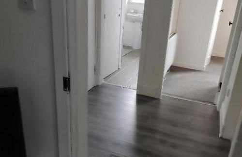 Central 1-Bed Apt Sleeps 4 5 mins to Station - Photo 15