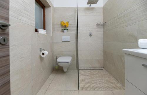 Modern Villa San Martino Heated Pool, Jacuzzi & Privacy - Foto 25