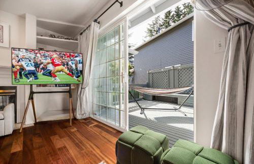 Kirkland Elegant 4B 2 5B Family Retreat with Designer Decor - Photo 8