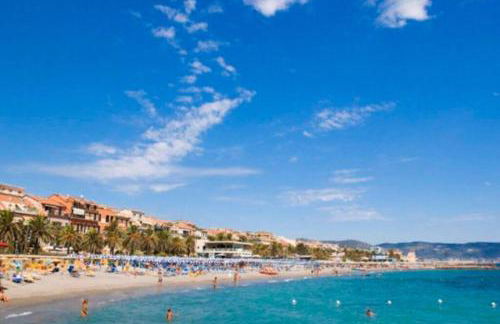 Loano: Centro e Mare a portata di mano - Foto 24