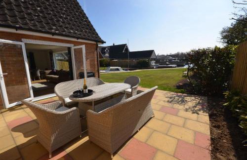 Coots - beautiful property in the heart of Wroxham sits on the waterside - Photo 8