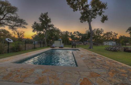 Upscale Home With Pool and Firepit - Close to Mercer St! - Foto 64