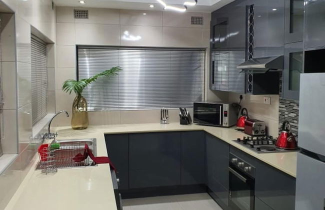 Posh 3 Bed Guesthouse in Hillside With Pool - 2039 - Foto 2