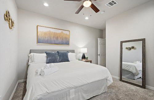3BR Duplex - Walk to Bishop Arts - Fenced Yard - Foto 20