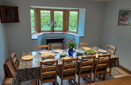 Canal-side 5-Bed Cottage - Sleeps 10 Pet Friendly - Foto 15