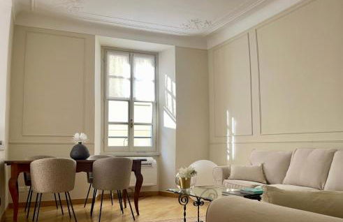 CHARMING COMO - Apartment downtown in the pedestrian area with 2 double bedrooms and 2 complete bathrooms a spacious living room and full equipped kitchen - Foto 2