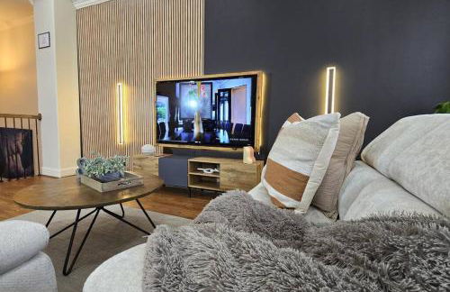 Shop, Soak &Sleep Galleria 3BR Retreat Private Jacuzzi - Foto 1