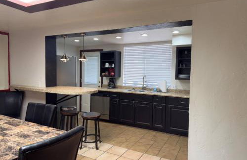 Fantastic 4 Bedroom in a Great Area - Foto 37