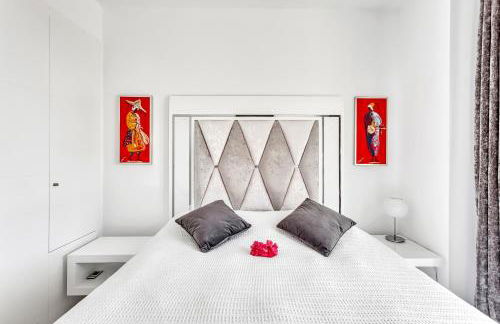 Blue Lady by the Sea - Photo 20